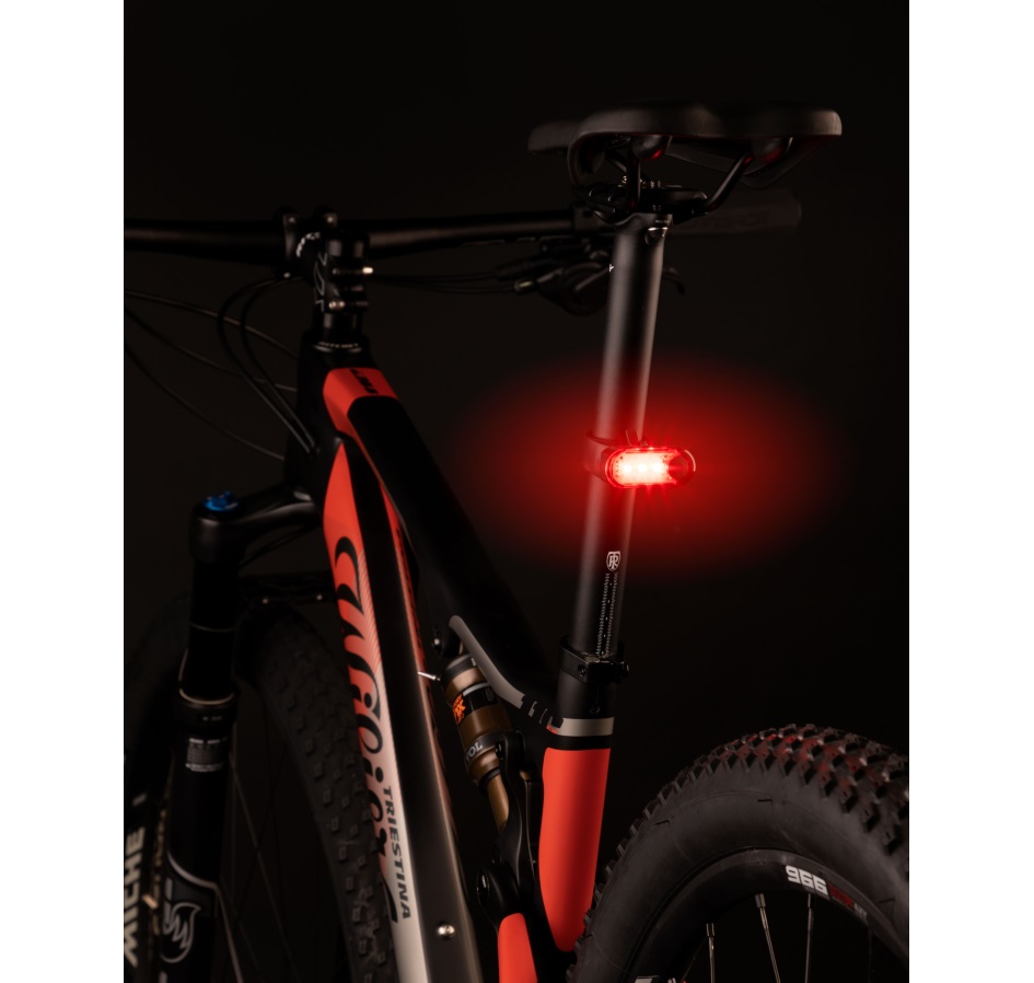 blikačka zadní FORCE PILL 12 LM, 3 x LED, USB