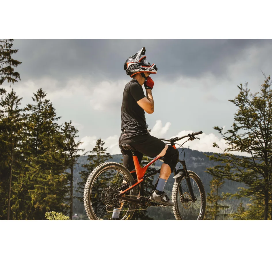 přilba FORCE TIGER downhill, črn-bílo-červ