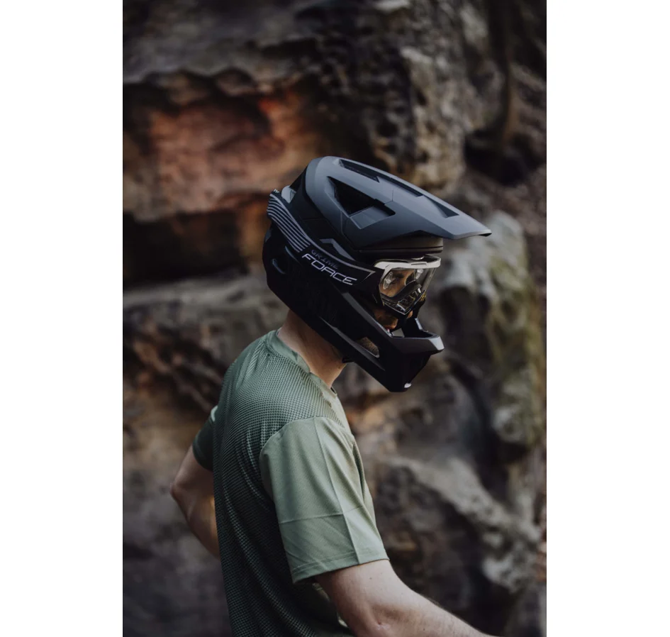 přilba FORCE VENOM downhill, černá