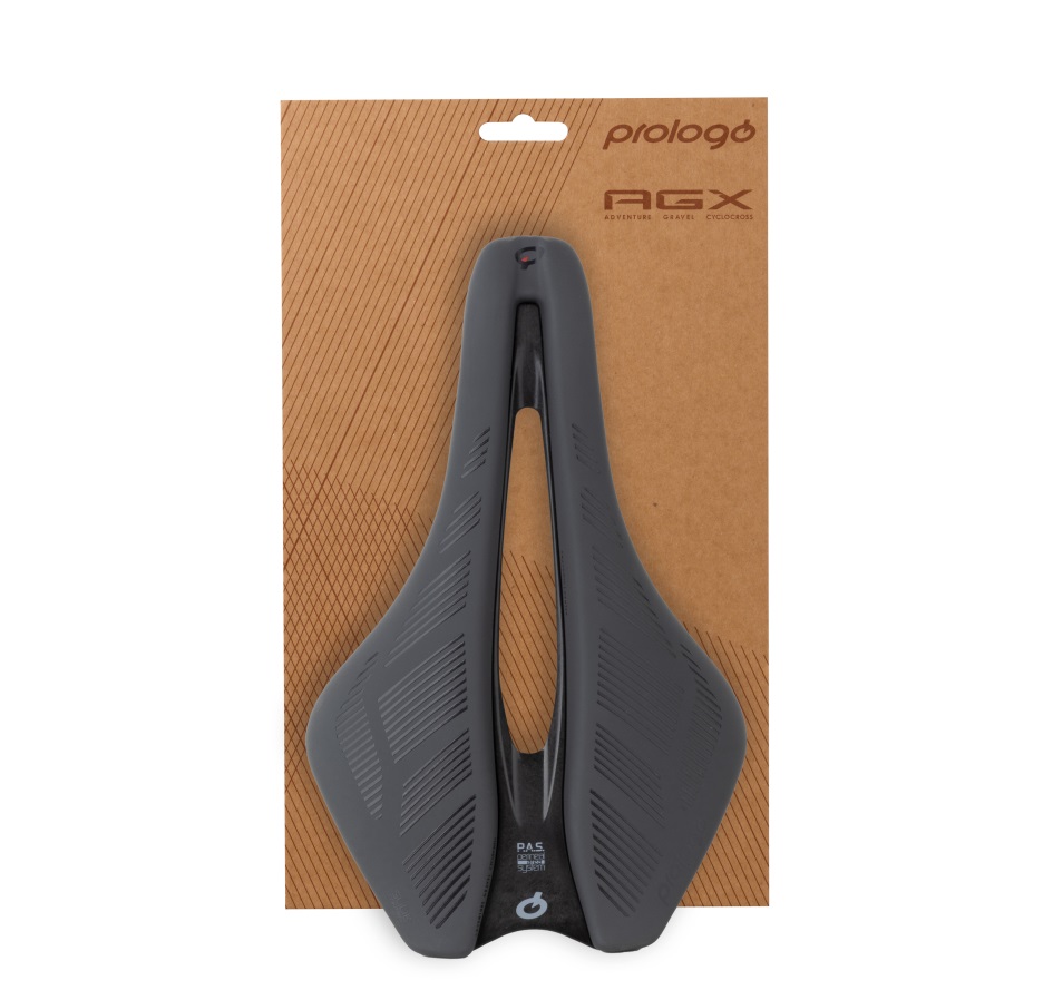 sedlo P DIMENSION R2 PAS AGX TiROX SC 143 černé