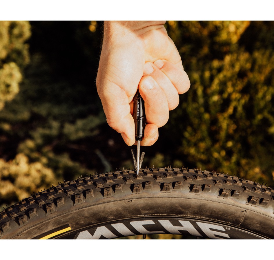 set FORCE PIKADO 2.0 for tubeless repair+inflator